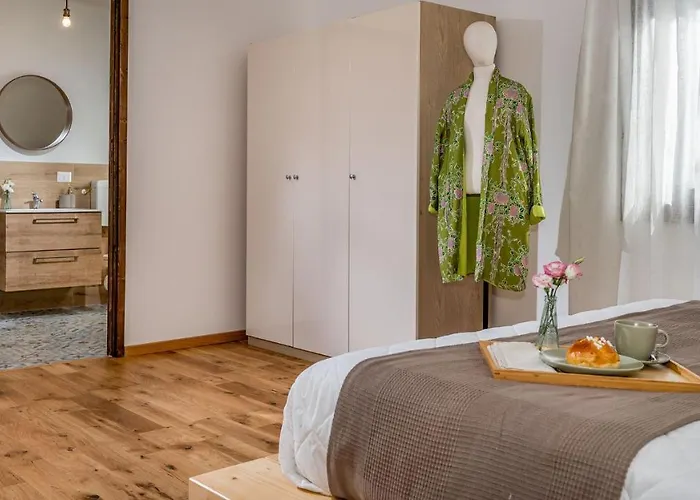 Cutrera 8, Emma Villa