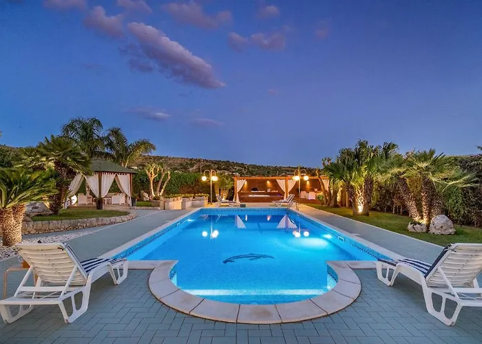 Cutrera 8, Emma Villa