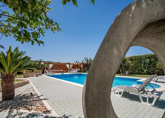 Cutrera 8, Emma Villa *